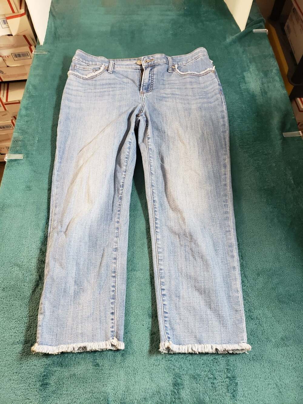 Chicos Jeans Size 1 US Size 8 Womens Blue Mid Rise Fray Hem Slim Girlfriend Crop